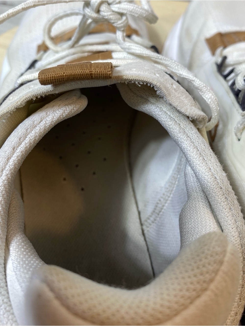 On Cloud Running Shoes Men's Size US 9 / White/Tan Performance Sneakers - Picture 5 of 10